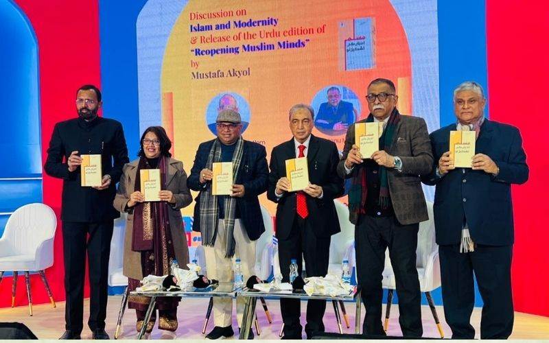 ورلڈ بک فیئر 2026 میں مصطفیٰ اکیول کی کتاب کے اردو ایڈیشن کی رونمائی